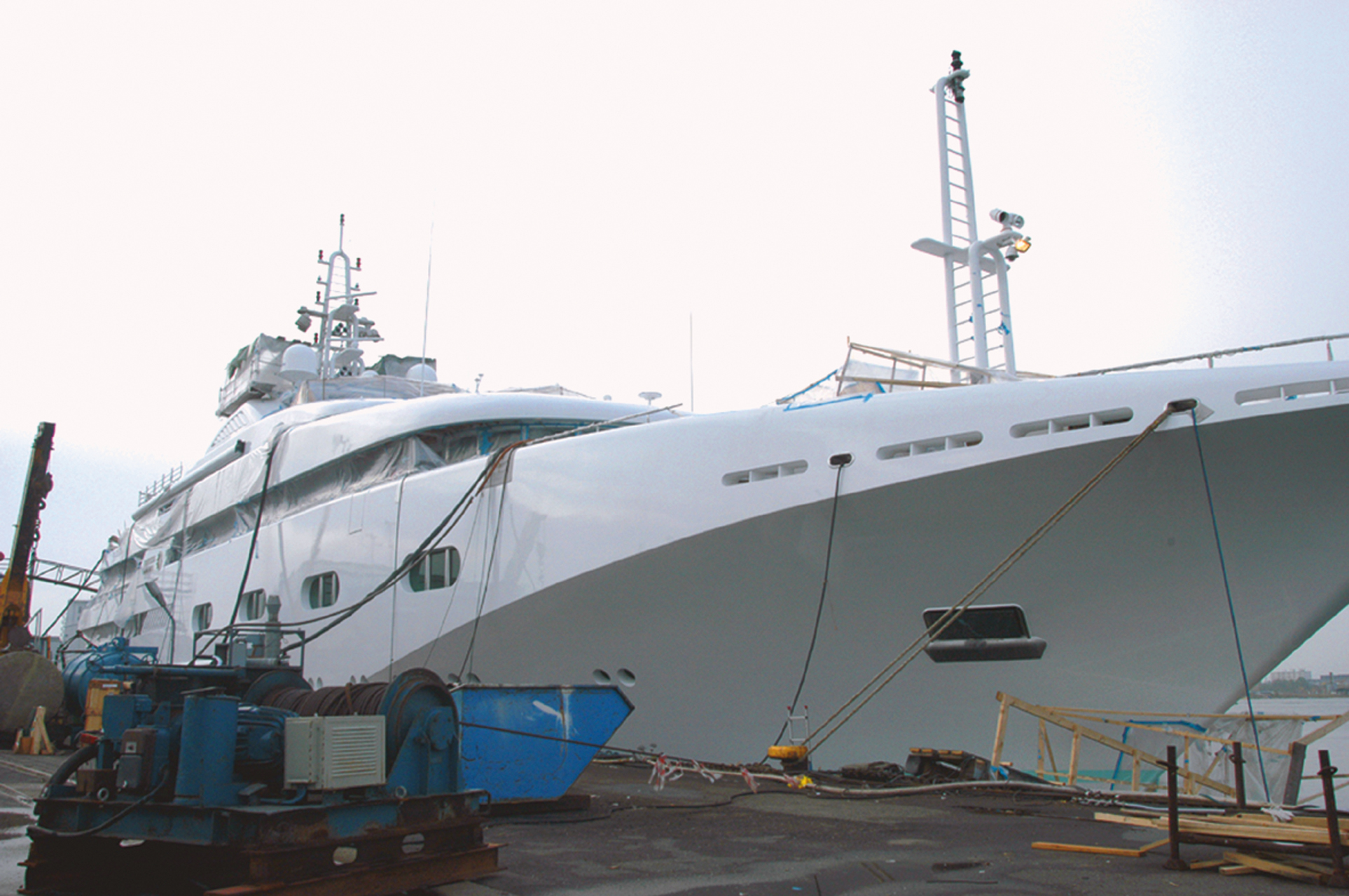 适用于超豪华游艇的穿隔密封