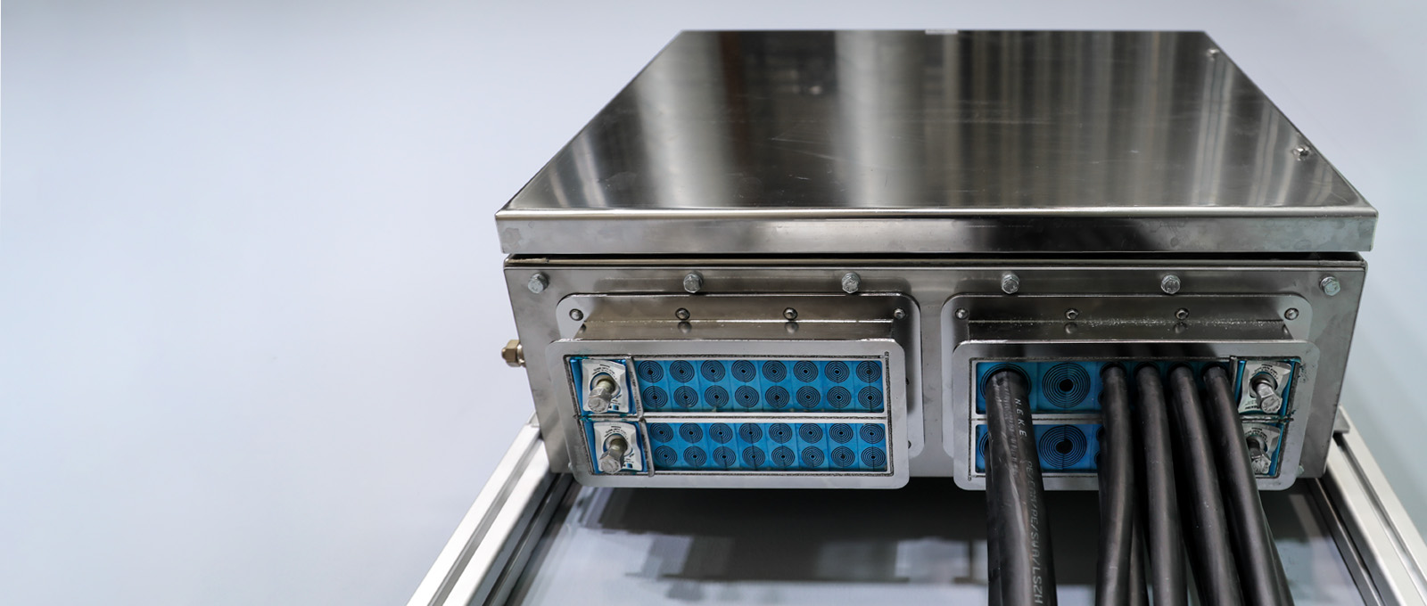 适用于电气箱柜和机柜的穿隔密封系统