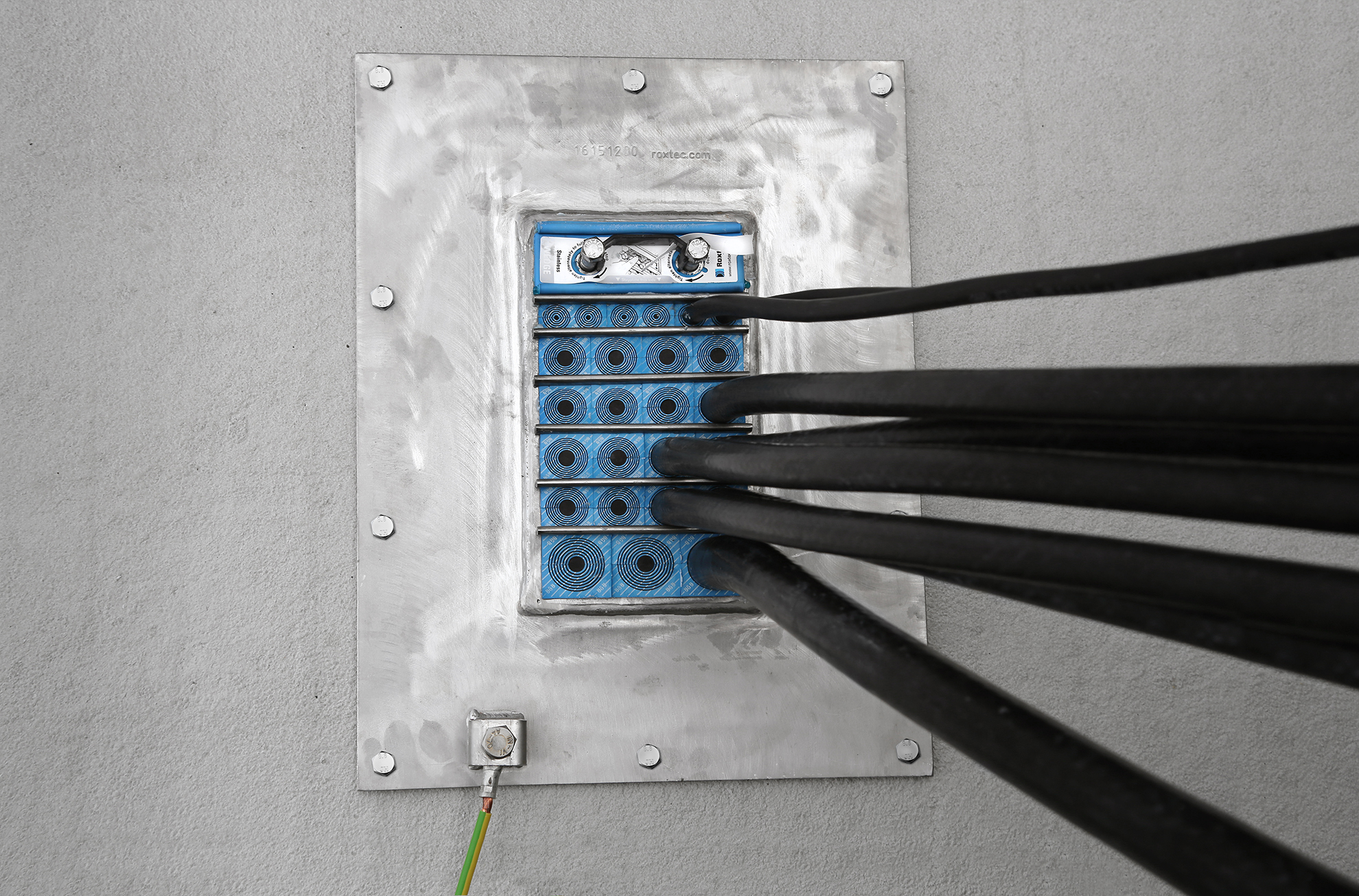 Roxtec GH BG™ FL100 穿隔系统