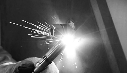 您在管道穿隔中是否使用的是穿舱卡套组件/卡套式接头？ 