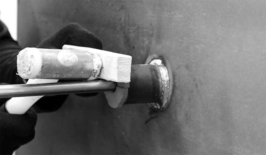 您是否在使用密封塞来保护管道穿隔？