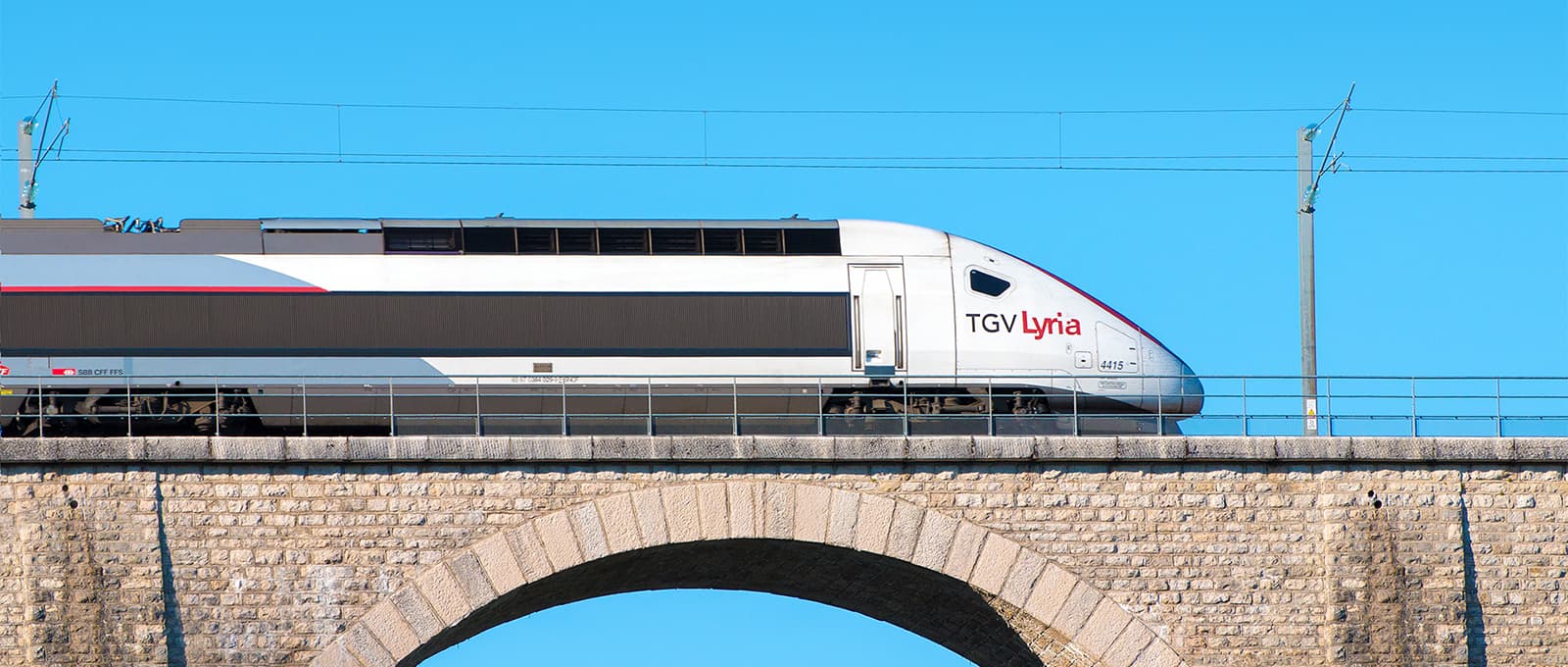 轨道车辆的电缆穿隔密封与电缆固定